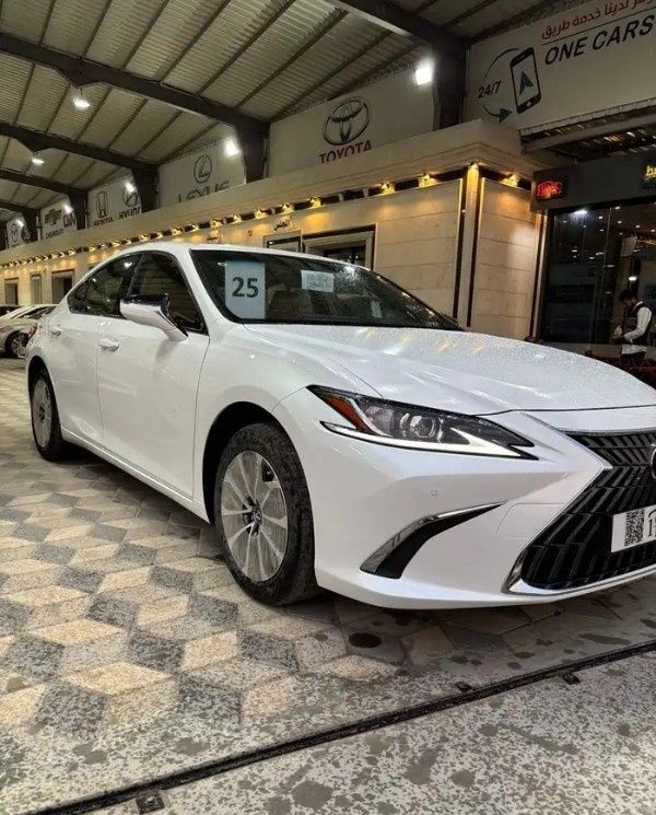 New Lexus ES 250 VII (XZ10) Facelift, 2.5 l, 2025 in Saudi Arabia, Dammam by معرض ون كارز للسيارات One Cars, White color.  | AUTO.AE | Listing #295687