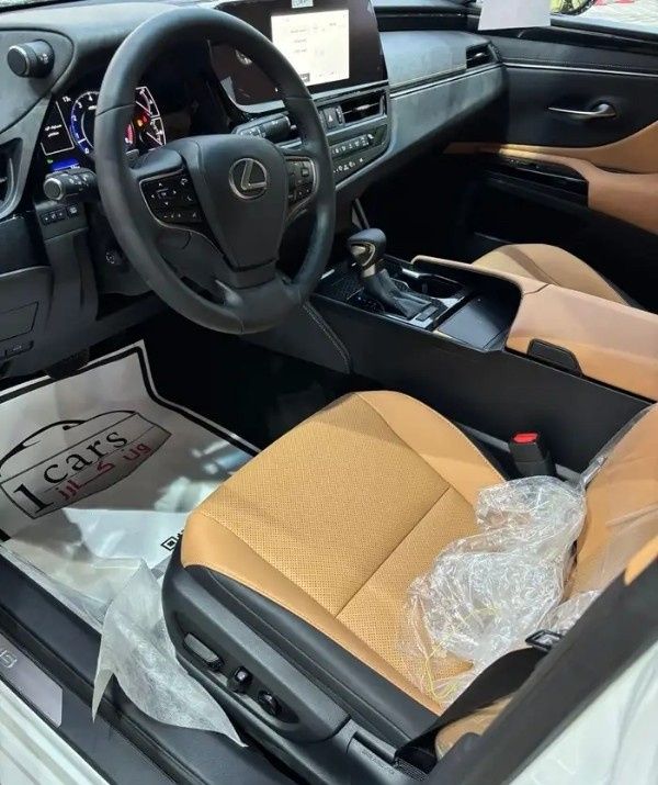 New Lexus ES 250 VII (XZ10) Facelift, 2.5 l, 2025 in Saudi Arabia, Dammam by معرض ون كارز للسيارات One Cars, White color.  | AUTO.AE | Listing #295687 — photo 12 of 16