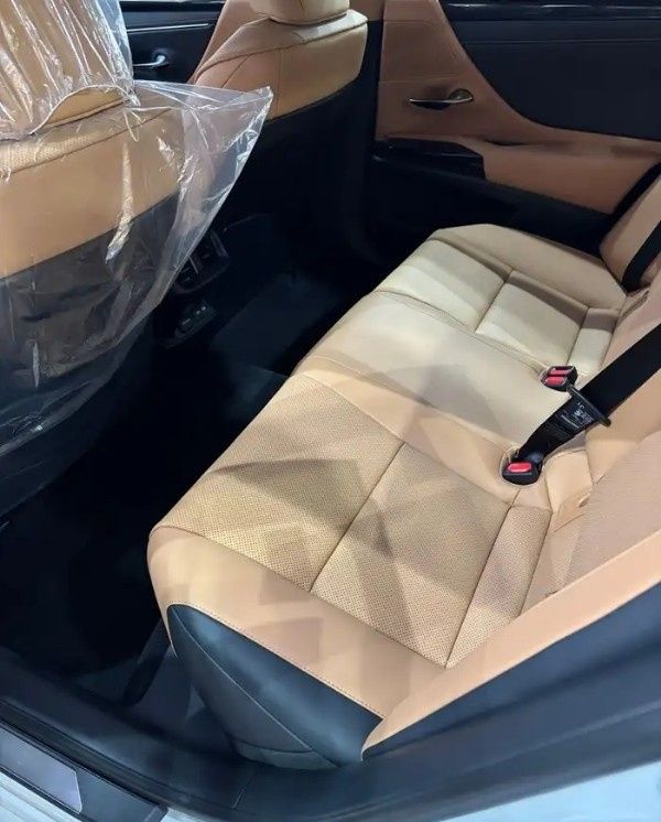 New Lexus ES 250 VII (XZ10) Facelift, 2.5 l, 2025 in Saudi Arabia, Dammam by معرض ون كارز للسيارات One Cars, White color.  | AUTO.AE | Listing #295687 — photo 7 of 16