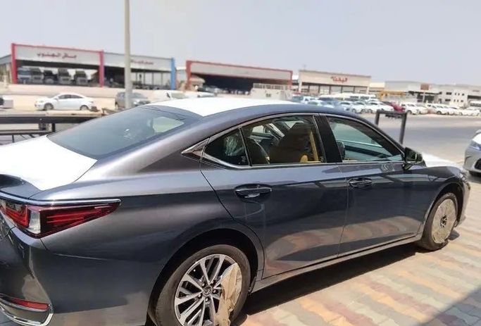 جديدة Lexus ES 250 فيس ليفت السابع، 2.5 لتر، 2025 في المملكة العربية السعودية، الدمام من معرض مركبة العز، اللون فضي.  | AUTO.AE | إعلان #295862 — صورة 7 من 15