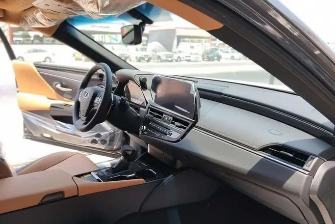 جديدة Lexus ES 250 فيس ليفت السابع، 2.5 لتر، 2025 في المملكة العربية السعودية، الدمام من معرض مركبة العز، اللون فضي.  | AUTO.AE | إعلان #295862 — صورة 8 من 15