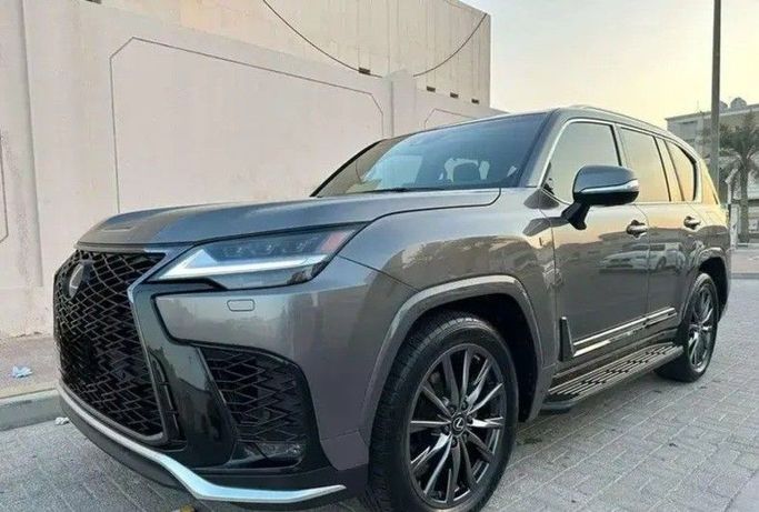 Подержанный Lexus LX 600 IV, 3.4 л, 2023 в Саудовская Аравия, Даммам от معرض دليل المملكة للسيارات dalil almamlakah Серый цвет. GCC | AUTO.AE | Объявление #259253
