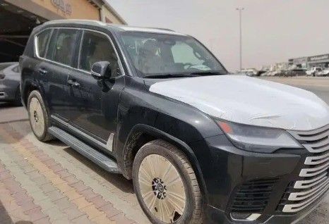 جديدة Lexus LX 600 رابعاً, 3.4 l, 2026 في في المملكة العربية السعودية, الدمام من معرض مركبة العز، اللون أسود. مواصفات الخليج | AUTO.AE | إعلان #259876