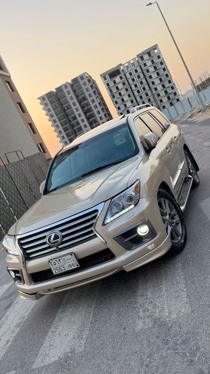 Подержанный Lexus LX 570 III Рестайлинг, 5.7 л, 2014 в Саудовская Аравия, Даммам от معرض البدر الشرقي للسيارات Золотистый цвет.  | AUTO.AE | Объявление #268145