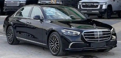جديدة Mercedes-Benz S-Class 450 4MATIC سابعاً (W223), 3.0 l, 2026 في في المملكة العربية السعودية, الدمام من معرض ال جميح للسيارات الدمام، اللون أسود. مواصفات الخليج | AUTO.AE | إعلان #268341