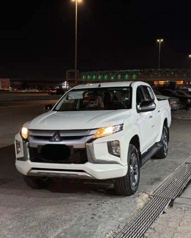 مستعملة Mitsubishi L200 فيس ليفت V, 2.4 l, 2023 في في المملكة العربية السعودية, الدمام من معرض سطام الزعبي للسيارات، اللون أبيض.  | AUTO.AE | إعلان #263450