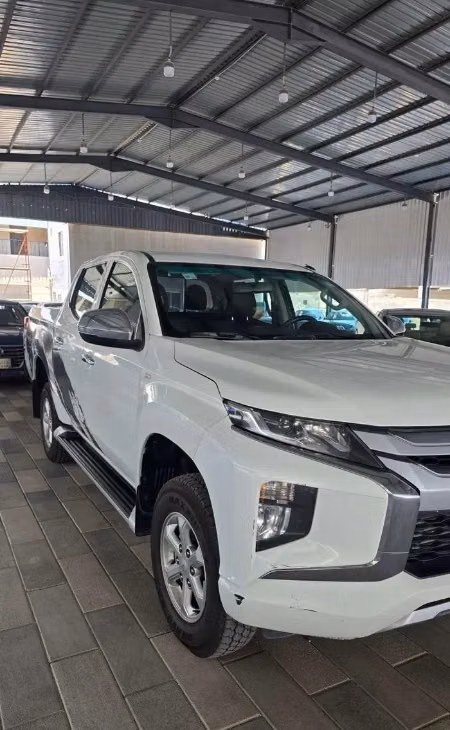 Подержанный Mitsubishi L200 V Рестайлинг, 2.4 л, 2022 в Саудовская Аравия, Даммам от معرض اسطول الدرة للسيارات Белый цвет.  | AUTO.AE | Объявление #296069 — фото 3 из 15