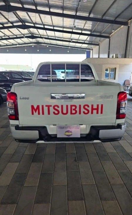 Подержанный Mitsubishi L200 V Рестайлинг, 2.4 л, 2022 в Саудовская Аравия, Даммам от معرض اسطول الدرة للسيارات Белый цвет.  | AUTO.AE | Объявление #296069 — фото 6 из 15