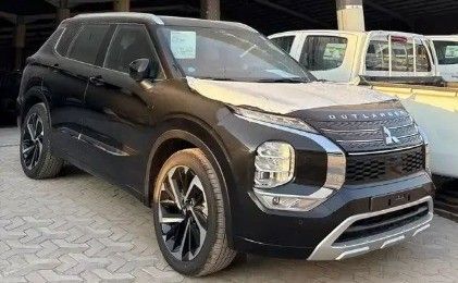 جديدة Mitsubishi Outlander رابعاً, 2.5 l, 2025 في في المملكة العربية السعودية, الدمام من معرض الإنجاز للسيارات، اللون أسود. مواصفات الخليج | AUTO.AE | إعلان #260750