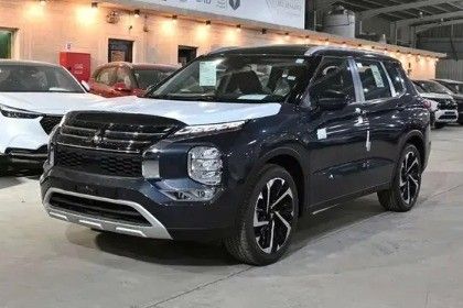 جديدة Mitsubishi Outlander رابعاً, 2.5 l, 2025 في في المملكة العربية السعودية, الدمام من معرض علي الصادق للسيارات، اللون أزرق. مواصفات الخليج | AUTO.AE | إعلان #263887