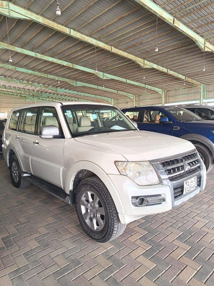 Подержанный Mitsubishi Pajero IV (V80/V90) Рестайлинг 2, 3.8 л, 2017 в Саудовская Аравия, Даммам от معرض رواحل للسيارات Белый цвет. GCC | AUTO.AE | Объявление #258398