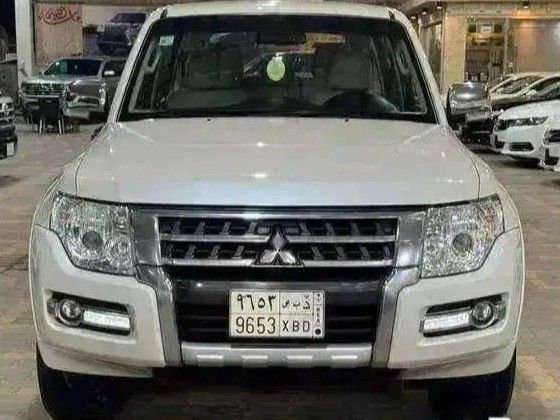 مستعملة Mitsubishi Pajero عملية فيس ليفت IV 2, 3.5 l, 2017 في في المملكة العربية السعودية, الدمام من معرض الخشيبان للسيارات، اللون فضي. مواصفات الخليج | AUTO.AE | إعلان #260243