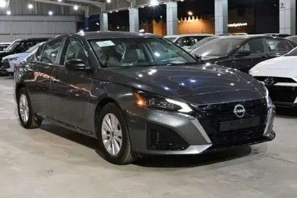 جديدة Nissan Altima فيس ليفت السادس (L34), 2.5 l, 2025 في في المملكة العربية السعودية, الدمام من معرض علي الصادق للسيارات، اللون رمادي. مواصفات الخليج | AUTO.AE | إعلان #263751