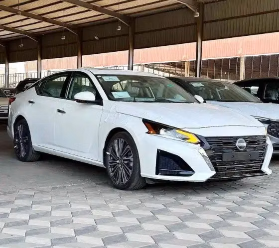 جديدة Nissan Altima فيس ليفت السادس (L34), 2.5 l, 2025 في في المملكة العربية السعودية, الدمام من معرض شركة القرني للسيارات، اللون أبيض.  | AUTO.AE | إعلان #268412