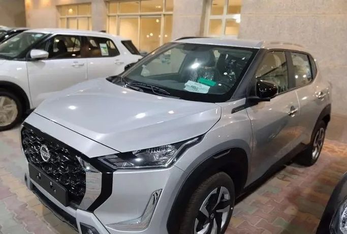 Новый Nissan Magnite I Рестайлинг, 1.0 л, 2025 в Саудовская Аравия, Даммам от معرض مركبة العز Серебристый цвет.  | AUTO.AE | Объявление #295884
