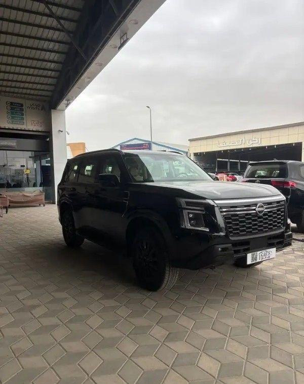 جديدة Nissan Patrol سابعاً (Y63)، 3.8 لتر، 2026 في المملكة العربية السعودية، الدمام من معرض ون كارز للسيارات One Cars، اللون أسود.  | AUTO.AE | إعلان #295232 — صورة 3 من 11