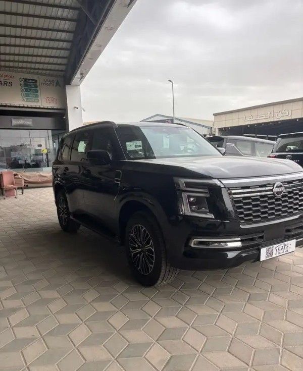 جديدة Nissan Patrol سابعاً (Y63)، 3.8 لتر، 2026 في المملكة العربية السعودية، الدمام من معرض ون كارز للسيارات One Cars، اللون أسود.  | AUTO.AE | إعلان #295247