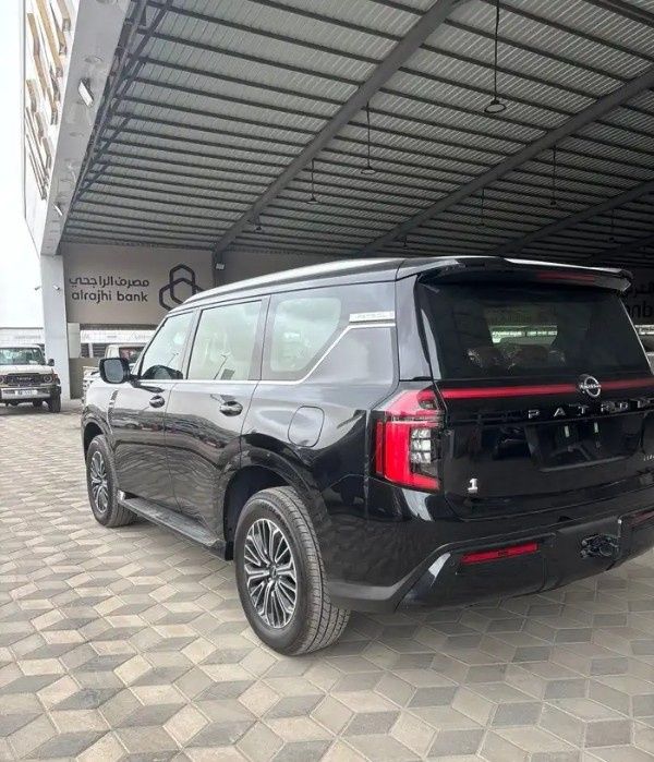 جديدة Nissan Patrol سابعاً (Y63)، 3.8 لتر، 2026 في المملكة العربية السعودية، الدمام من معرض ون كارز للسيارات One Cars، اللون أسود.  | AUTO.AE | إعلان #295247 — صورة 4 من 10