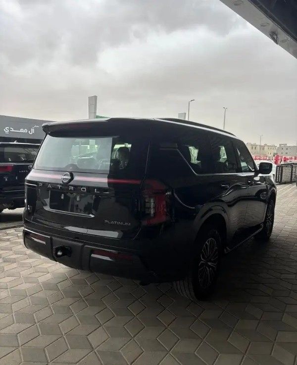 جديدة Nissan Patrol سابعاً (Y63)، 3.8 لتر، 2026 في المملكة العربية السعودية، الدمام من معرض ون كارز للسيارات One Cars، اللون أسود.  | AUTO.AE | إعلان #295247 — صورة 6 من 10