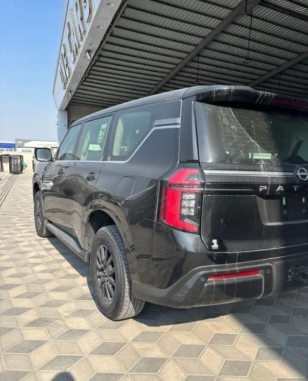 جديدة Nissan Patrol سابعاً (Y63)، 3.8 لتر، 2026 في المملكة العربية السعودية، الدمام من معرض ون كارز للسيارات One Cars، اللون أسود.  | AUTO.AE | إعلان #295248 — صورة 4 من 11