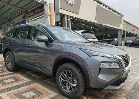 جديدة Nissan X-Trail رابعاً, 2.5 l, 2026 في في المملكة العربية السعودية, الدمام من معرض دليل المملكة للسيارات dalil almamlakah، اللون رمادي. مواصفات الخليج | AUTO.AE | إعلان #259287