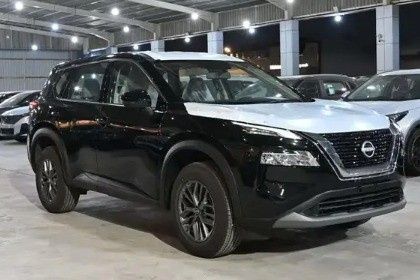 جديدة Nissan X-Trail رابعاً, 2.5 l, 2025 في في المملكة العربية السعودية, الدمام من معرض علي الصادق للسيارات، اللون أسود. مواصفات الخليج | AUTO.AE | إعلان #263977