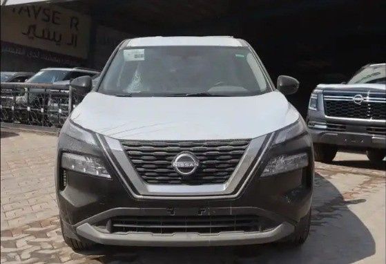جديدة Nissan X-Trail رابعاً, 2.5 l, 2025 في في المملكة العربية السعودية, الدمام من معرض شركة القرني للسيارات، اللون أسود.  | AUTO.AE | إعلان #267948