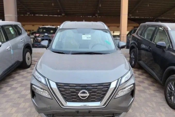 جديدة Nissan X-Trail رابعاً، 2.5 لتر، 2026 في المملكة العربية السعودية، الدمام من معرض مركبة العز، اللون فضي.  | AUTO.AE | إعلان #295915 — صورة 2 من 11