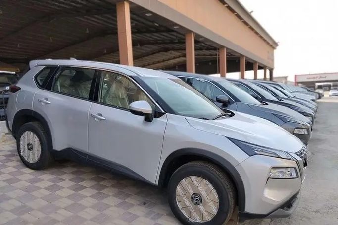 جديدة Nissan X-Trail رابعاً، 2.5 لتر، 2026 في المملكة العربية السعودية، الدمام من معرض مركبة العز، اللون فضي.  | AUTO.AE | إعلان #295915 — صورة 3 من 11