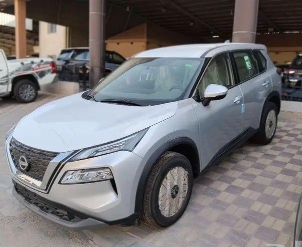 جديدة Nissan X-Trail رابعاً، 2.5 لتر، 2026 في المملكة العربية السعودية، الدمام من معرض مركبة العز، اللون فضي.  | AUTO.AE | إعلان #295915 — صورة 4 من 11