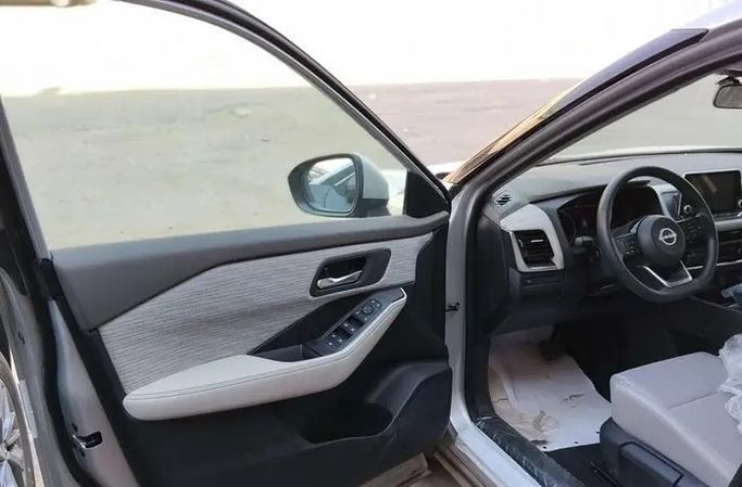 جديدة Nissan X-Trail رابعاً، 2.5 لتر، 2026 في المملكة العربية السعودية، الدمام من معرض مركبة العز، اللون فضي.  | AUTO.AE | إعلان #295915 — صورة 7 من 11