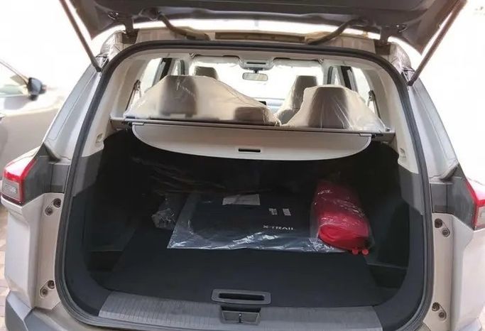جديدة Nissan X-Trail رابعاً، 2.5 لتر، 2026 في المملكة العربية السعودية، الدمام من معرض مركبة العز، اللون فضي.  | AUTO.AE | إعلان #295915 — صورة 9 من 11
