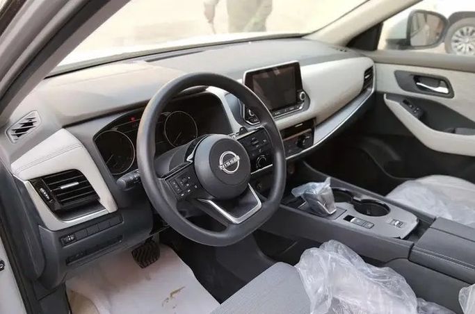 جديدة Nissan X-Trail رابعاً، 2.5 لتر، 2026 في المملكة العربية السعودية، الدمام من معرض مركبة العز، اللون فضي.  | AUTO.AE | إعلان #295915 — صورة 10 من 11