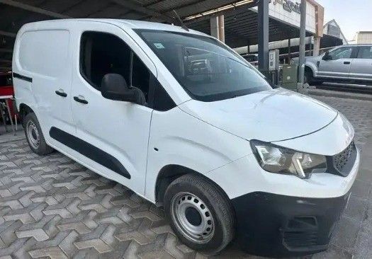 مستعملة Peugeot Partner ثالثاً, 1.2 l, 2023 في في المملكة العربية السعودية, الدمام من معرض المهنا للسيارات، اللون أبيض. مواصفات الخليج | AUTO.AE | إعلان #259388