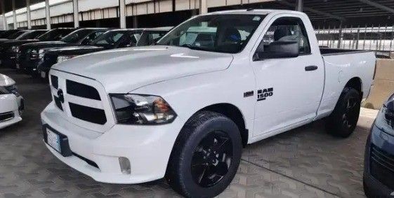 مستعملة RAM 1500 IV (DS/DJ), 5.7 l, 2022 في في المملكة العربية السعودية, الدمام من معرض ركن الصفا للسيارات، اللون أبيض.  | AUTO.AE | إعلان #262097