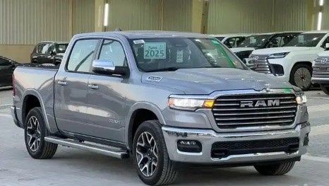 جديدة RAM 1500 Crew Cab فيس ليفت V, 3.0 l, 2025 في في المملكة العربية السعودية, الدمام من معرض ال جميح للسيارات الدمام، اللون رمادي. مواصفات الخليج | AUTO.AE | إعلان #268367