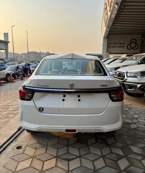 جديدة Suzuki DZire رابعاً، 1.2 لتر، 2026 في المملكة العربية السعودية، الدمام من معرض ون كارز للسيارات One Cars، اللون أبيض.  | AUTO.AE | إعلان #295285 — صورة 4 من 13