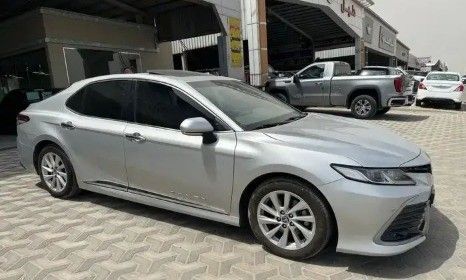 مستعملة Toyota Camry عملية فيس ليفت VIII (XV70), 2.0 l, 2022 في في المملكة العربية السعودية, الدمام من معرض مجموعة السلام Al-salam gulf، اللون رمادي. مواصفات الخليج | AUTO.AE | إعلان #259210