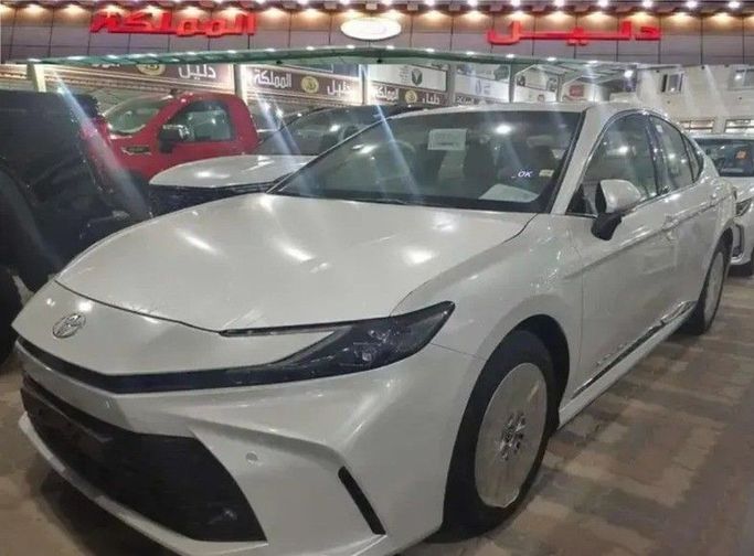 جديدة Toyota Camry التاسع (XV80), 2.5 l, 2025 في في المملكة العربية السعودية, الدمام من معرض دليل المملكة للسيارات dalil almamlakah، اللون أبيض. مواصفات الخليج | AUTO.AE | إعلان #259278