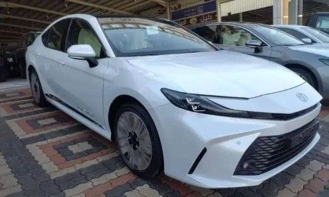 جديدة Toyota Camry التاسع (XV80), 2.5 l, 2026 في في المملكة العربية السعودية, الدمام من معرض دليل المملكة للسيارات dalil almamlakah، اللون أبيض. مواصفات الخليج | AUTO.AE | إعلان #259288