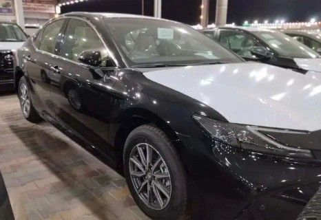 جديدة Toyota Camry التاسع (XV80), 2.5 l, 2025 في في المملكة العربية السعودية, الدمام من معرض مركبة العز، اللون أسود. مواصفات الخليج | AUTO.AE | إعلان #259866