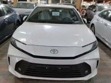 جديدة Toyota Camry التاسع (XV80), 2.5 l, 2026 في في المملكة العربية السعودية, الدمام من معرض مركبة العز، اللون أبيض. مواصفات الخليج | AUTO.AE | إعلان #259975