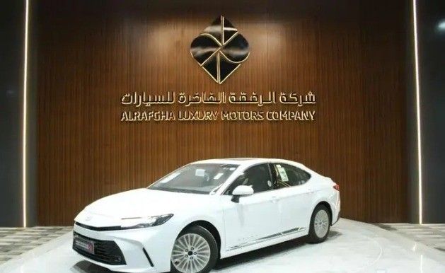 جديدة Toyota Camry التاسع (XV80), 2.5 l, 2026 في في المملكة العربية السعودية, الدمام من الرفقة الفاخرة للسيارات، اللون أبيض.  | AUTO.AE | إعلان #263265