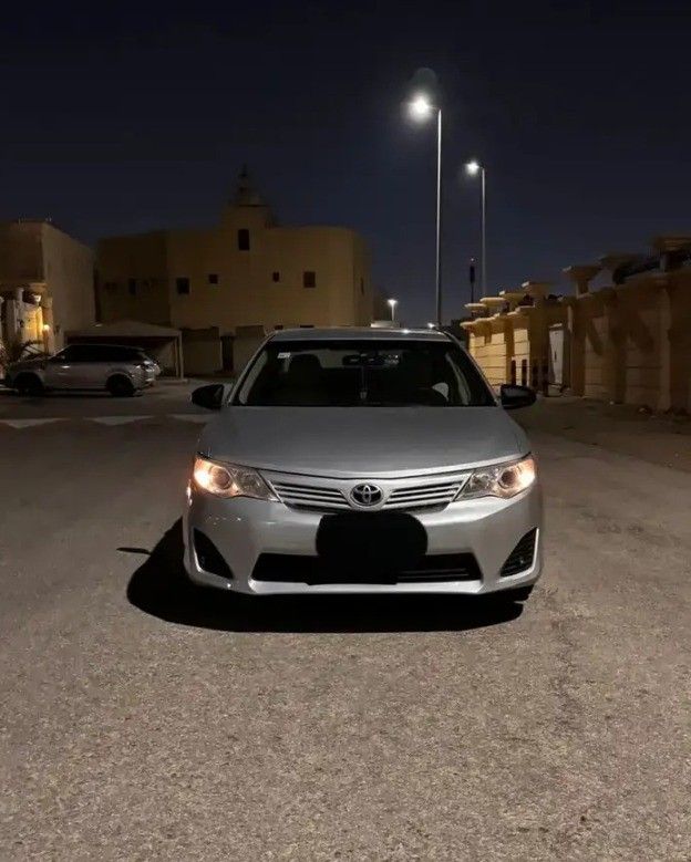 Used Toyota Camry VII (XV50) Facelift, 2.0 l, 2015 in Saudi Arabia, Dammam by معرض سطام الزعبي للسيارات, Silver color.  | AUTO.AE | Listing #263312