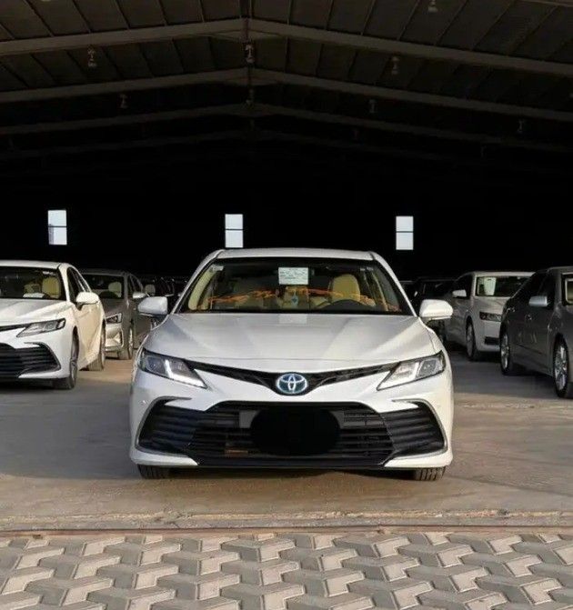 Used Toyota Camry VIII (XV70) Facelift, 2.5 l, 2023 in Saudi Arabia, Dammam by معرض سطام الزعبي للسيارات, White color.  | AUTO.AE | Listing #263329