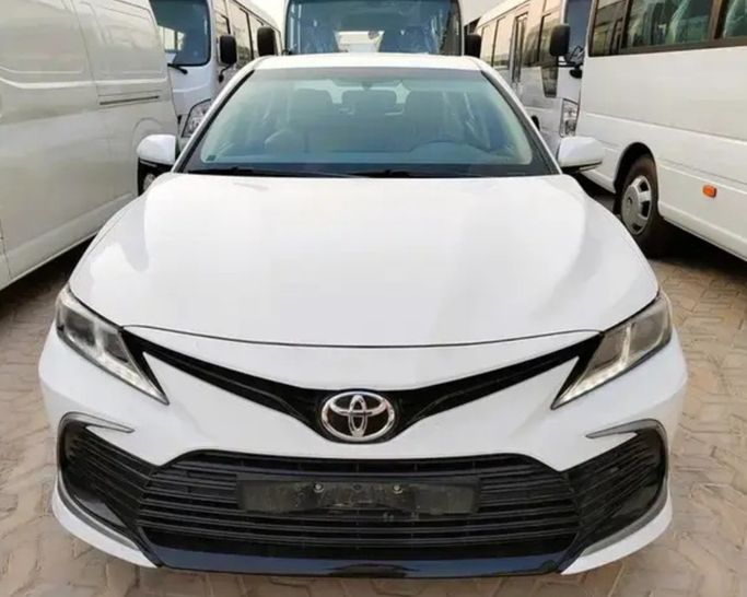 Used Toyota Camry VIII (XV70) Facelift, 2.5 l, 2022 in Saudi Arabia, Dammam by معرض أبو سيف الشهري للسيارات, White color.  | AUTO.AE | Listing #264635