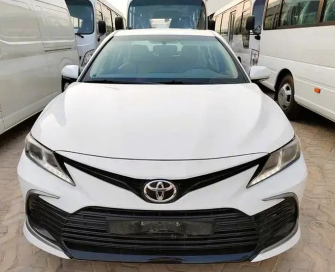 Used Toyota Camry VIII (XV70) Facelift, 2.5 l, 2022 in Saudi Arabia, Dammam by معرض أبو سيف الشهري للسيارات, White color.  | AUTO.AE | Listing #264964