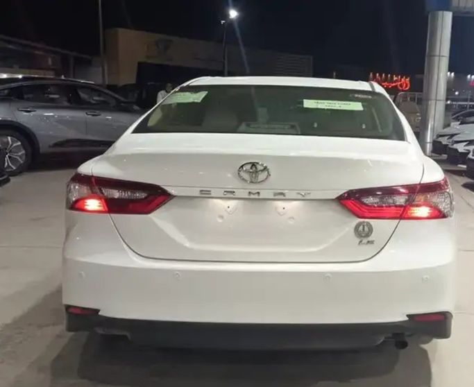 Used Toyota Camry VIII (XV70) Facelift, 2.5 l, 2022 in Saudi Arabia, Dammam by معرض أبو سيف الشهري للسيارات, White color.  | AUTO.AE | Listing #266079