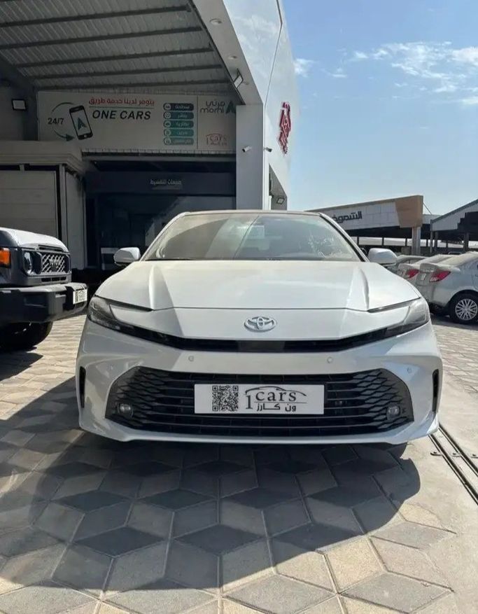 جديدة Toyota Camry التاسع (XV80), 2.5 l, 2025 في في المملكة العربية السعودية, الدمام من معرض ون كارز للسيارات One Cars، اللون أبيض. مواصفات الخليج | AUTO.AE | إعلان #276886