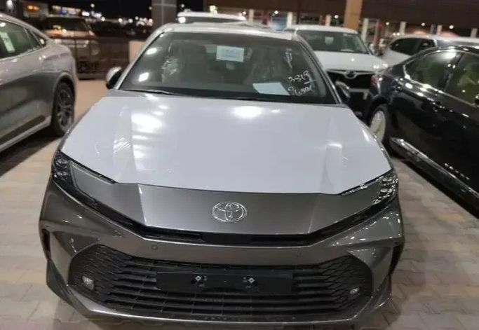 جديدة Toyota Camry التاسع (XV80), 2.5 l, 2026 في في المملكة العربية السعودية, الدمام من معرض مركبة العز، اللون رمادي. مواصفات الخليج | AUTO.AE | إعلان #277855